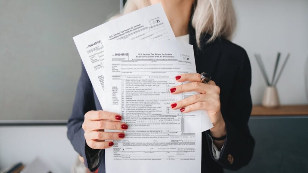 Télécharger le formulaire d'auto certification de résidence fiscale en PDF gratuit